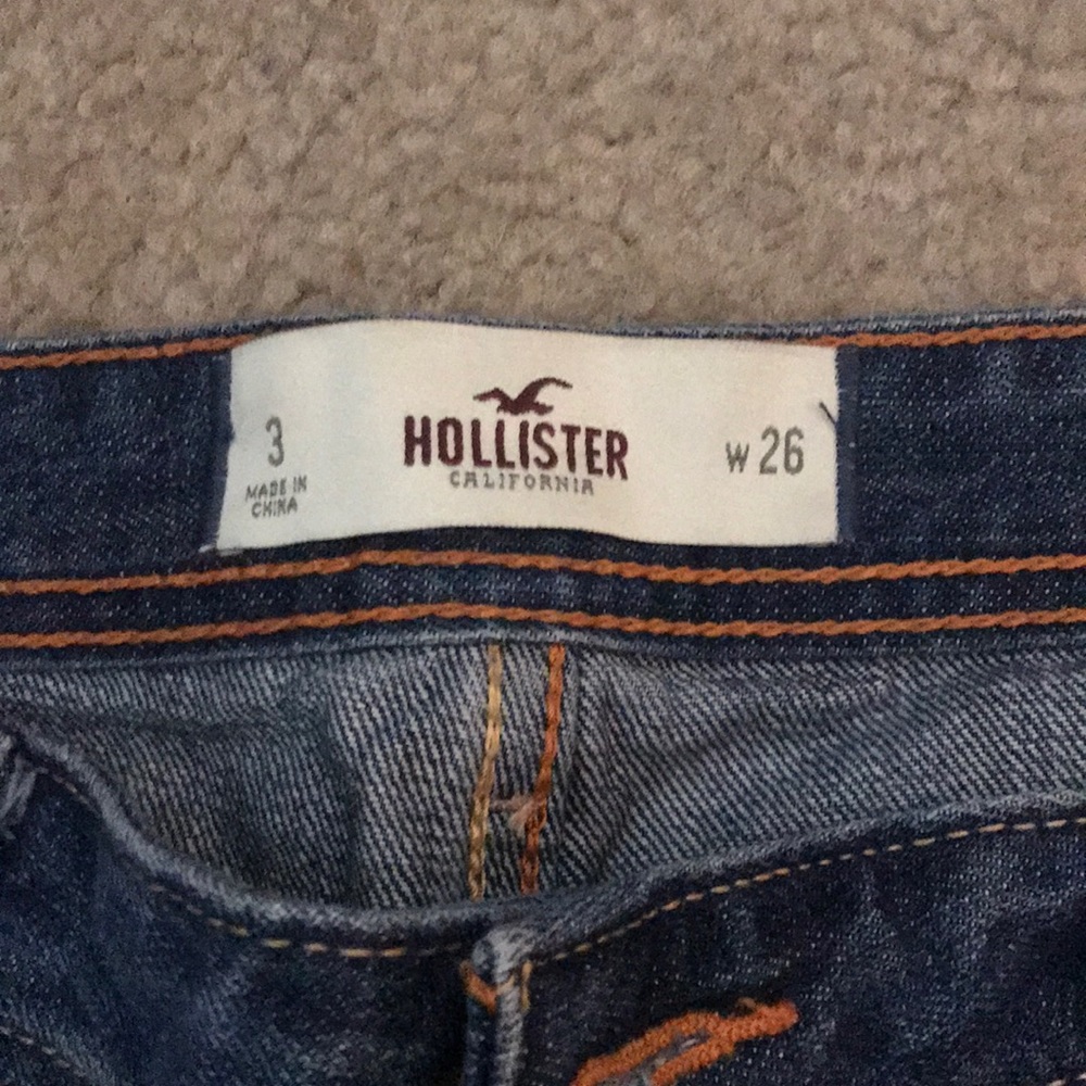 Size 3 (W26) Hollister Shorts - Picture 3 of 3